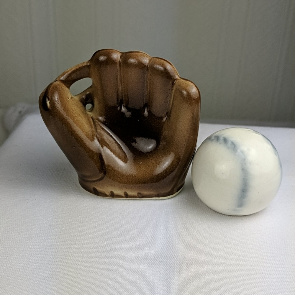 Vintage Baseball Mitt/Glove & Ball S/P Shaker Set
